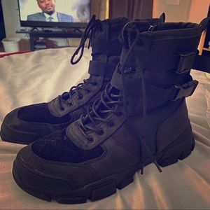 Buckle combat boots